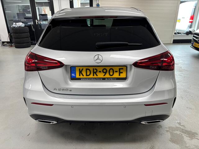 Mercedes-Benz A-KLASSE 250 e AMG Pano Burmester 360 Keyless 19" Dodehoek