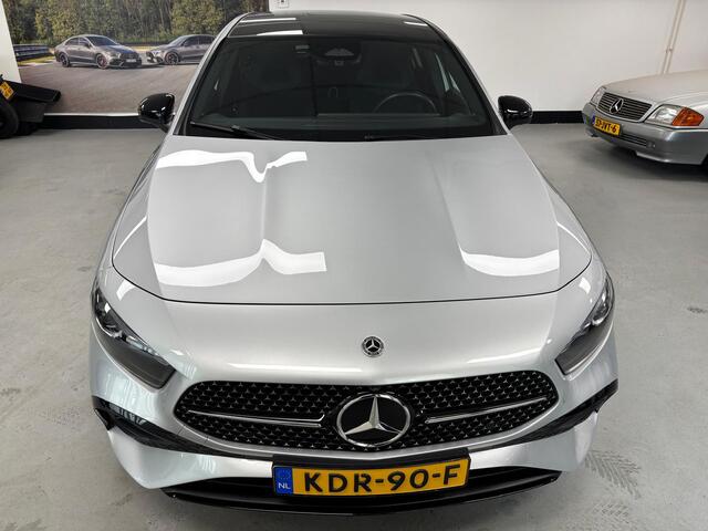 Mercedes-Benz A-KLASSE 250 e AMG Pano Burmester 360 Keyless 19" Dodehoek