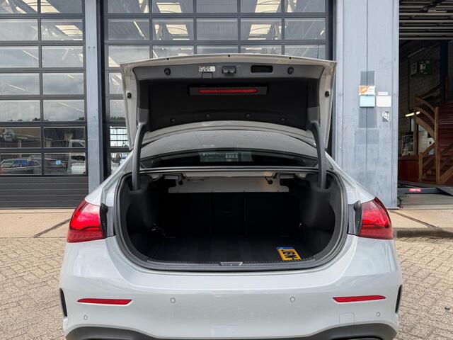 Mercedes-Benz A-KLASSE 180 Business Solution AMG