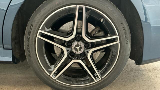 Mercedes-Benz A-KLASSE 250 e AMG Pano Night 360 Leder