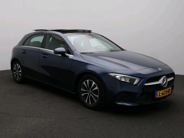 Mercedes-Benz A-KLASSE 180 Business Solution Panorama Schuif-Kanteldak | Ledkoplampen | Stoelverwarming | Parkeerpakket met achteruitrijcamera. Inclusief 24 maanden MB Certified garantie voor Europa.