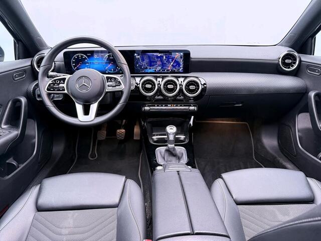 Mercedes-Benz A-KLASSE 180 Business Solution Panorama Schuif-Kanteldak | Ledkoplampen | Stoelverwarming | Parkeerpakket met achteruitrijcamera. Inclusief 24 maanden MB Certified garantie voor Europa.