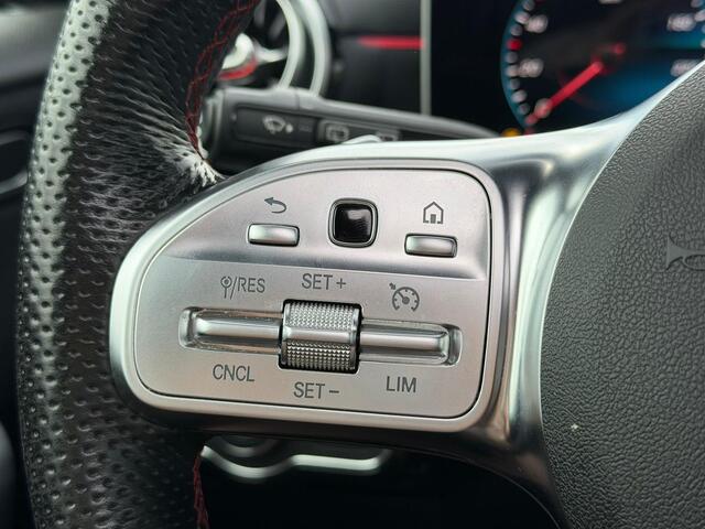 Mercedes-Benz A-KLASSE 200 Business Solution AMG Upgrade | Panoramadak | Stoelverwarming | Cruise Control | Navigatie | Camera | LED High Performance | Keyless | Ambiance Verlichting | Parkeersensoren |
