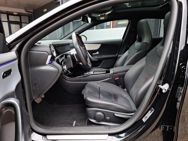 Mercedes-Benz A-KLASSE 180 AMG Line | Panoramadak | Achteruitrijcamera | Sfeerverlichting | Stoelverwarming | Advanced Sound System | Dodehoekassistentie | Keyless-GO | Parkeersensoren Rondom | Privacy Glas Achter