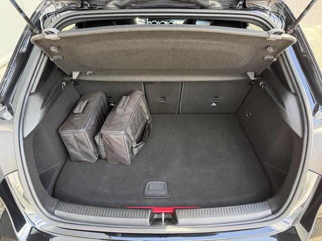 Mercedes-Benz A-KLASSE 250 e AMG Line 18"/360 camera/PDC v+a/Stoelverwarming/Apple Carplay & Android Auto/DAB/Navigatie/Climate