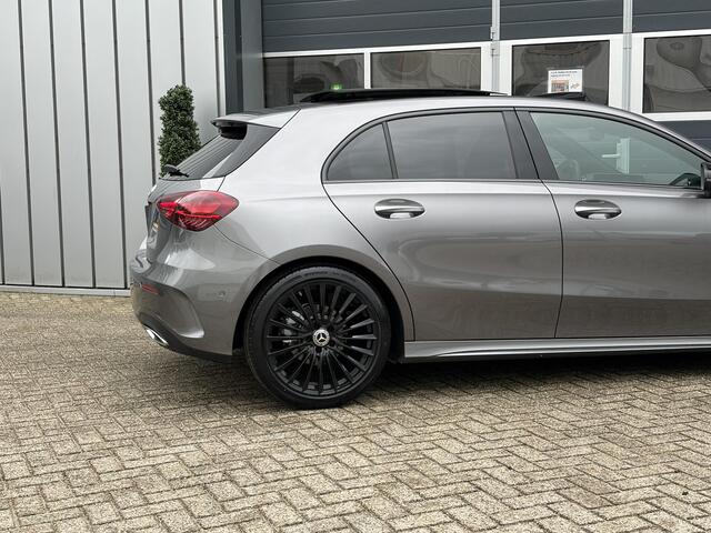 Mercedes-Benz A-KLASSE 180 Star Edition | Keyless | Pano | Sfeer | Camera | Stoel verwarming |