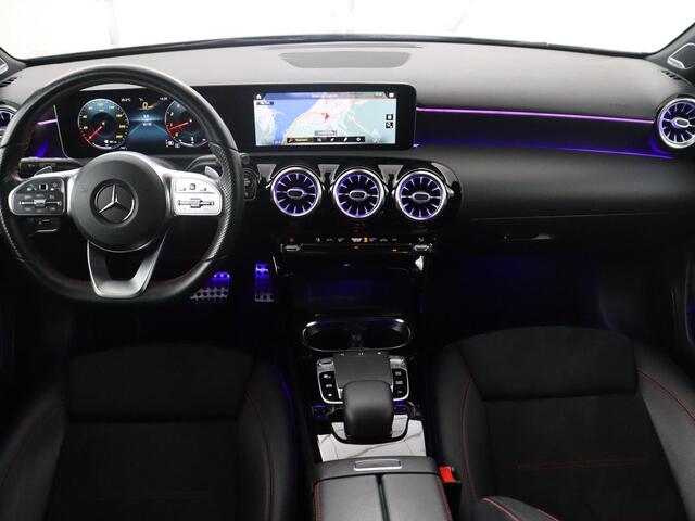 Mercedes-Benz A-KLASSE 250 Premium Plus | AMG Line | Pano.Dak | Stoelverwarming | LED