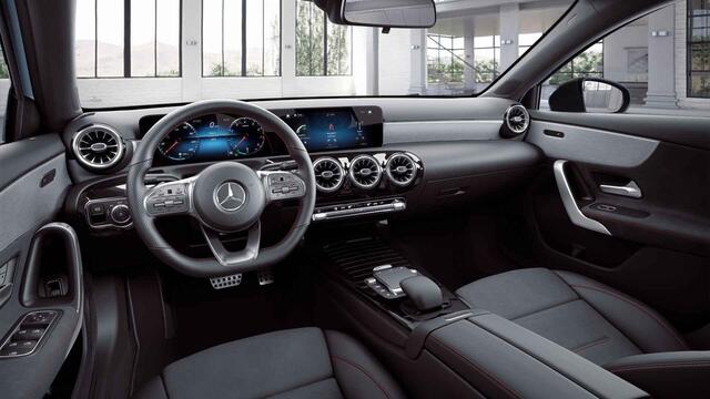 Mercedes-Benz A-KLASSE 200 Business Solution AMG | Night | Achteruitrijcamera | Sfeerverlichting | Privacybeglazing | Stoelverwarming | Apple Carplay |