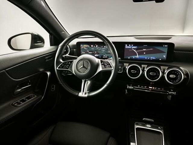 Mercedes-Benz A-KLASSE 180 Business Line | Camera | Navigatie | Climate Control | Stoelverwarming |