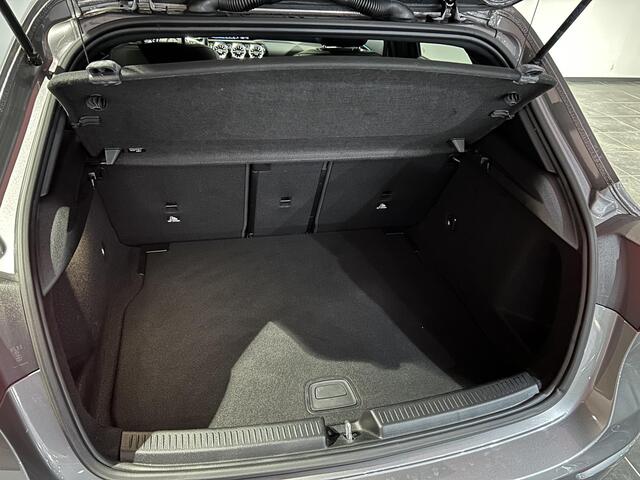 Mercedes-Benz A-KLASSE 180 Luxury Line | Panoramadak | Leder | Wide Screen | AppleCarplay/AndroidAuto | Stoelverwarming
