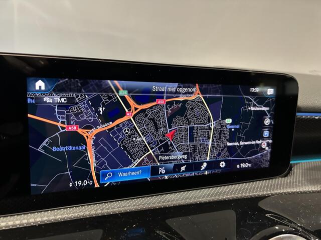 Mercedes-Benz A-KLASSE 180 Luxury Line | Panoramadak | Leder | Wide Screen | AppleCarplay/AndroidAuto | Stoelverwarming