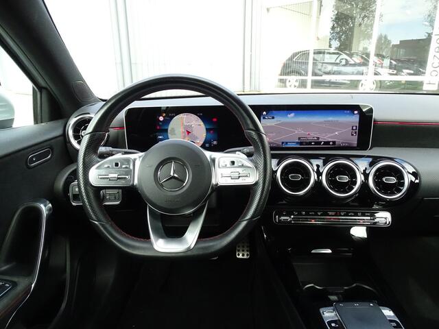 Mercedes-Benz A-KLASSE 200 Business Solution AMG | Wide Screen | High-performance LED
