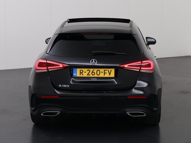 Mercedes-Benz A-KLASSE 180 AMG Line | Night | Panoramadak | Stoelverwarming | Widescreen |