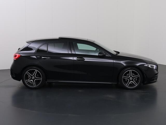 Mercedes-Benz A-KLASSE 180 AMG Line | Night | Panoramadak | Stoelverwarming | Widescreen |