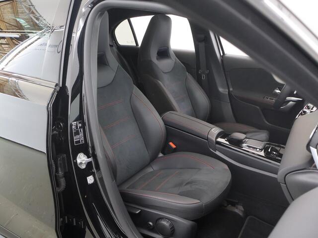Mercedes-Benz A-KLASSE 180 AMG Line | Night | Panoramadak | Stoelverwarming | Widescreen |