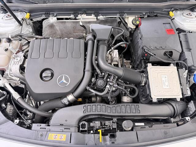 Mercedes-Benz A-KLASSE A 180 AMG line | Night Pano Sfeer