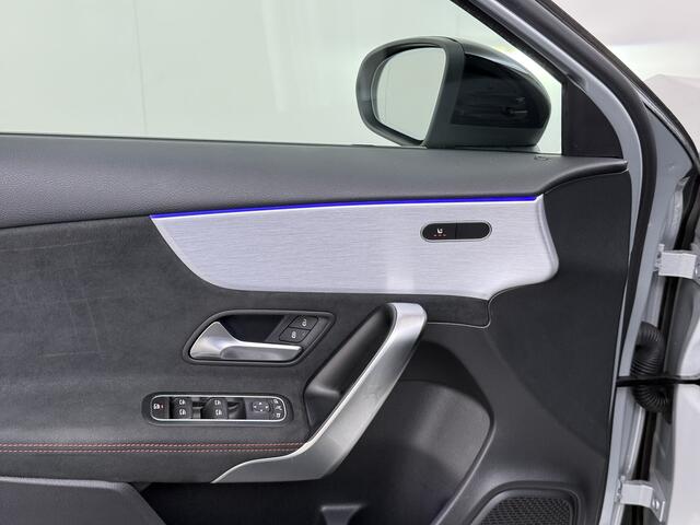 Mercedes-Benz A-KLASSE A 180 AMG line | Night Pano Sfeer