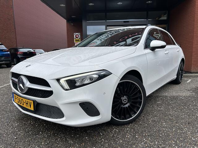 Mercedes-Benz A-KLASSE 200 Premium // FULL LED // MEMORY SEAT + STOELVERWARMING // PDC V+A // SFEERVERLICHTING // NAVI // CLIMA