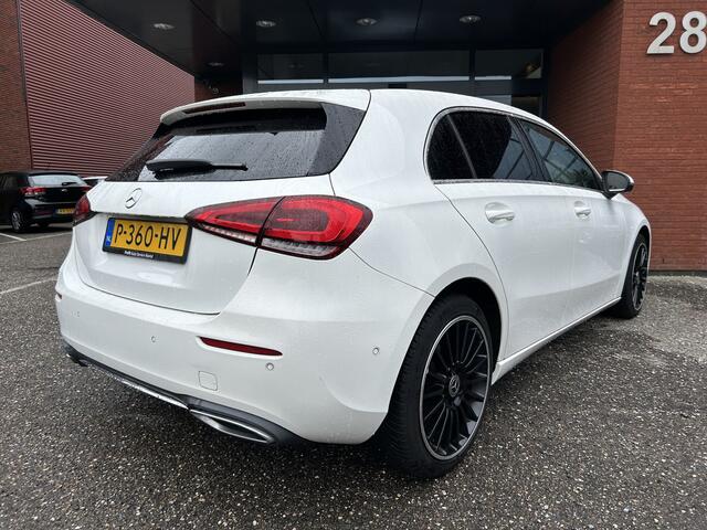 Mercedes-Benz A-KLASSE 200 Premium // FULL LED // MEMORY SEAT + STOELVERWARMING // PDC V+A // SFEERVERLICHTING // NAVI // CLIMA