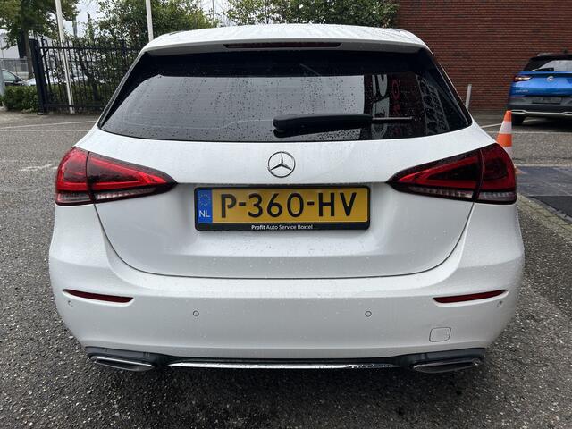 Mercedes-Benz A-KLASSE 200 Premium // FULL LED // MEMORY SEAT + STOELVERWARMING // PDC V+A // SFEERVERLICHTING // NAVI // CLIMA