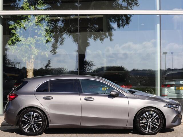 Mercedes-Benz A-KLASSE 180 Star Edition Luxury Line l Keyless l Achteruitrij camera l Stoelverwarming