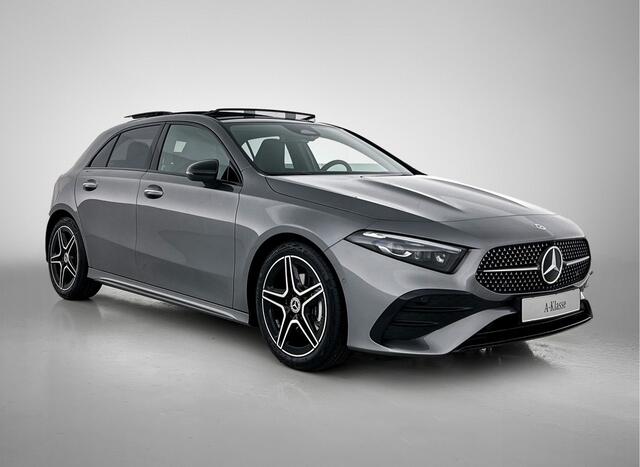 Mercedes-Benz A-KLASSE 180 AMG Nightpakket | Panoramadak | Sfeerverlichting | Keyless Go | CarPlay | Keyless GO | Stoelverwarming | Inclusief 24 maanden Mercedes-Benz Certified garantie voor Europa.