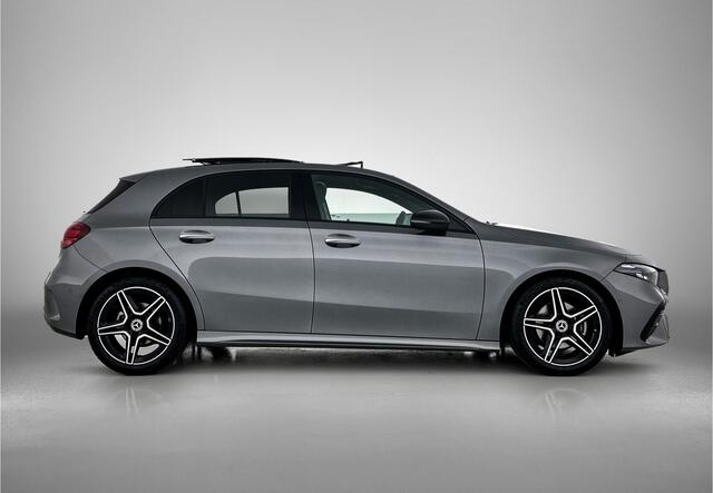 Mercedes-Benz A-KLASSE 180 AMG Nightpakket | Panoramadak | Sfeerverlichting | Keyless Go | CarPlay | Keyless GO | Stoelverwarming | Inclusief 24 maanden Mercedes-Benz Certified garantie voor Europa.