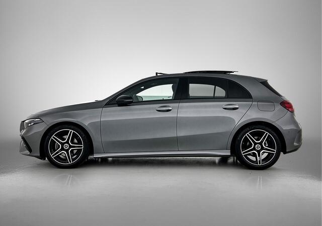 Mercedes-Benz A-KLASSE 180 AMG Nightpakket | Panoramadak | Sfeerverlichting | Keyless Go | CarPlay | Keyless GO | Stoelverwarming | Inclusief 24 maanden Mercedes-Benz Certified garantie voor Europa.