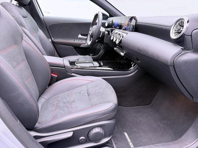 Mercedes-Benz A-KLASSE 250 e Business Solution AMG Trekhaak | AMG Line | Night Pakket | Panorama Schuif-Kanteldak | Sfeerverlichting. Inclusief 24 maanden Mercedes-Benz Certified garantie voor Europa.