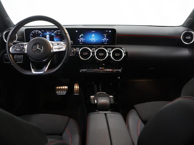 Mercedes-Benz A-KLASSE 180 Business Solution AMG | Achteruitrijcamera | Stoelverwarming | High Perfomance Led koplampen |