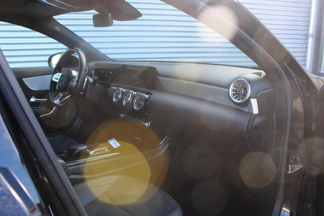 Mercedes-Benz A-KLASSE 180 Business Solution AMG night sfeer licht