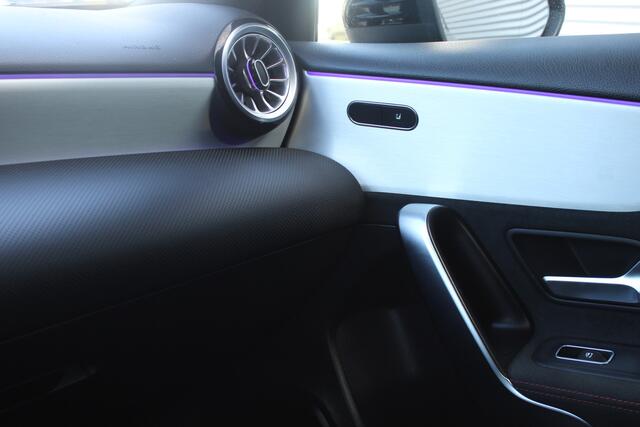 Mercedes-Benz A-KLASSE 180 Business Solution AMG night sfeer licht