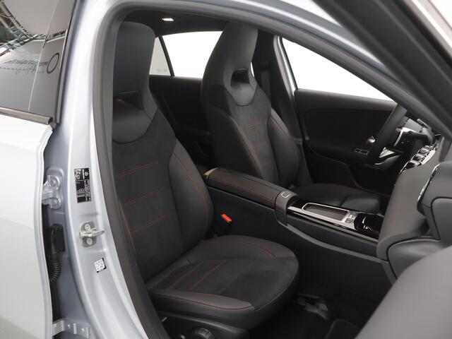 Mercedes-Benz A-KLASSE 180 Business Solution AMG | Panoramaschuifdak | Stoelverwarming | Achteruitrijcamera | MULTIBEAM LED |