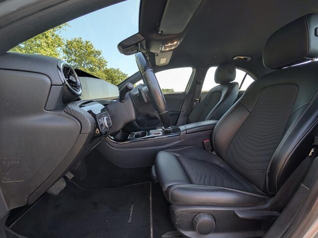 Mercedes-Benz A-KLASSE 200 | 163PK | Business + | Trekhaak | ACC | ECC | Stoelverw. | Halfleer | Camera | PDC | Lichtmetaal |