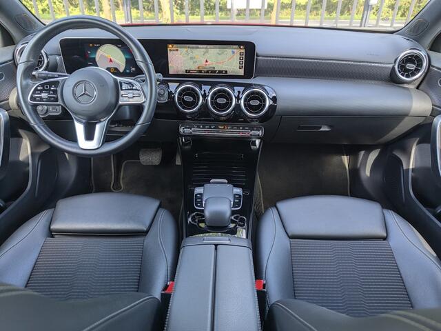 Mercedes-Benz A-KLASSE A200 | Urban | Stoelverw. | Cruise | Camera | Climate | LED | 17" velgen |