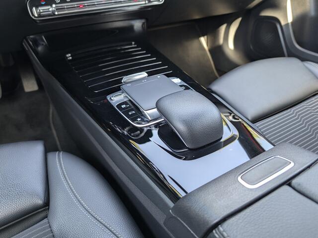 Mercedes-Benz A-KLASSE A200 | Urban | Stoelverw. | Cruise | Camera | Climate | LED | 17" velgen |