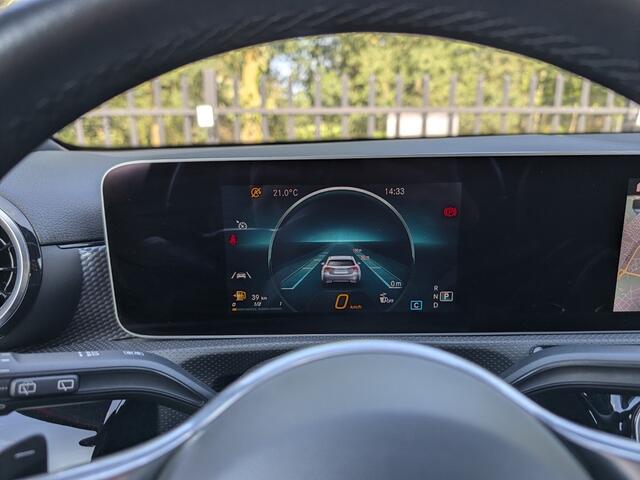 Mercedes-Benz A-KLASSE A200 | Urban | Stoelverw. | Cruise | Camera | Climate | LED | 17" velgen |