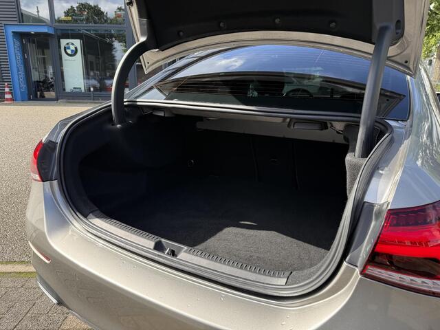 Mercedes-Benz A-KLASSE 200 Business Solution VAN: € 26.900- VOOR: € 24.877,- UW HERFSTVOORDEEL: € 2.023,-| ORIG. NL NAP 2E EIG.| 58.000KM!| GLASCOATING| WIDESCREEN| CAMERA| RECENT ONDERHOUD GEHAD, DIRECT LEVERBAAR| AMG | APPLE CARPLAY/ ANDROID AUTO| DODE HOEK SENSOR|