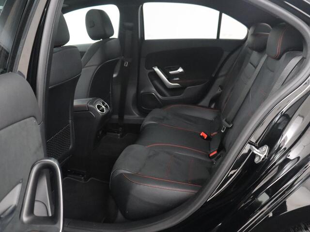 Mercedes-Benz A-KLASSE 200 Business Solution AMG | Pano.Dak | Camera | Navigatie | Apple Carplay | LED