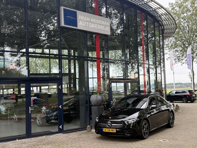 Mercedes-Benz A-KLASSE 250 e Business Solution AMG Limited | Panoramadak | Sfeerverlichting | PDC + Camera | Climate control | Navigatie |