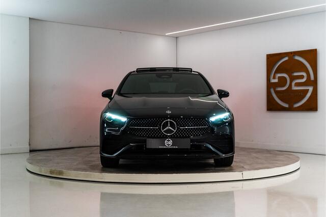 Mercedes-Benz A-KLASSE 250 e Premium AMG Facelift 218PK | Pano | Sfeer | Keyless | Carplay | 12 MND Garantie