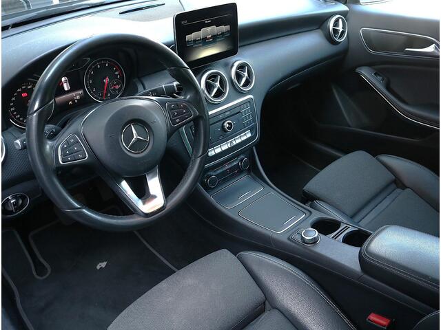 Mercedes-Benz A-KLASSE 180 Business Solution Camera | Stoelverwarming | Navigatie | Led | PDC