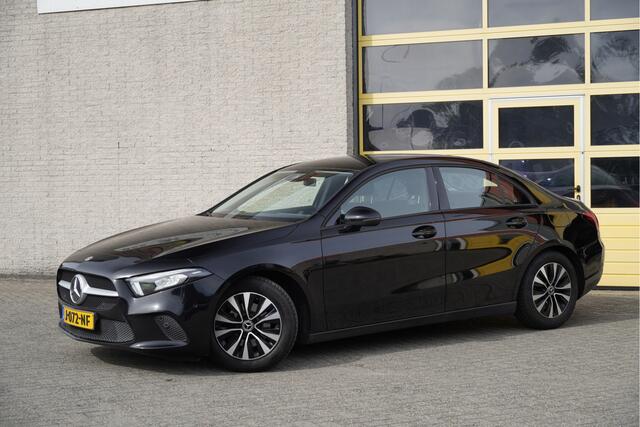 Mercedes-Benz A-KLASSE 180 Automaat! Business Solution BJ2020 Lmv 16" | Led V+A | Pdc | Navi | Virtual cockpit | Climate control | Cruise control | Verwarmde voorstoelen | Getint glas