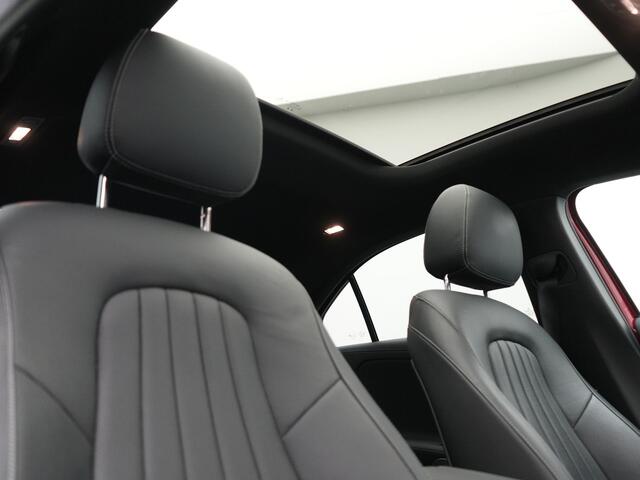 Mercedes-Benz A-KLASSE 250 e Premium PHEV 218pk Dealer O.H | Trekhaak Af Fabriek | Panodak | Adaptive Cruise | Multibeam LED | Burmester Audio | 360 Camera | Lederen Sportstoelen Massage & Memory | Keyless | Stuur & Stoelverwarming | Apple Carplay | Navigatie | Virtual | DAB | 18"L.M | Plug In Hybrid |