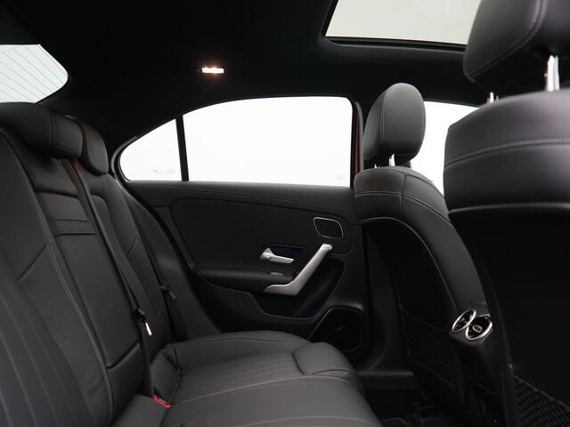 Mercedes-Benz A-KLASSE 250 e Premium PHEV 218pk Dealer O.H | Trekhaak Af Fabriek | Panodak | Adaptive Cruise | Multibeam LED | Burmester Audio | 360 Camera | Lederen Sportstoelen Massage & Memory | Keyless | Stuur & Stoelverwarming | Apple Carplay | Navigatie | Virtual | DAB | 18"L.M | Plug In Hybrid |