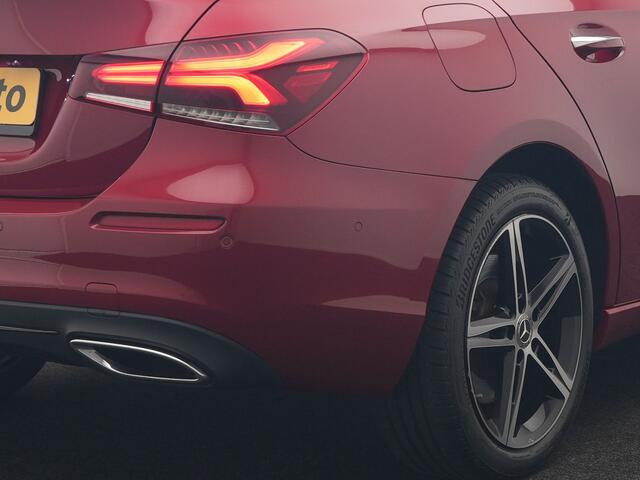 Mercedes-Benz A-KLASSE 250 e Premium PHEV 218pk Dealer O.H | Trekhaak Af Fabriek | Panodak | Adaptive Cruise | Multibeam LED | Burmester Audio | 360 Camera | Lederen Sportstoelen Massage & Memory | Keyless | Stuur & Stoelverwarming | Apple Carplay | Navigatie | Virtual | DAB | 18"L.M | Plug In Hybrid |