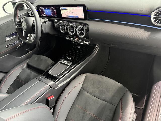 Mercedes-Benz A-KLASSE 180 Business Solution AMG | Panoramadak | Widescreen | Sfeerverlichting | Parkeercamera | Stoelverwarming |