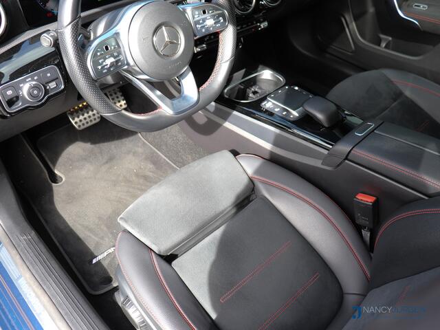 Mercedes-Benz A-KLASSE 250 e Business | AMG | Elektr. Pano Dak | Night Pakket | MBUX High End | Aug. Reality | LED | Parkeer Pakket | Zit Comfort Pakket |