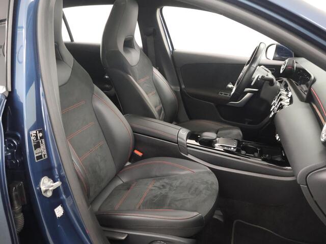 Mercedes-Benz A-KLASSE 180 Premium Plus | AMG | Panoramadak | 360 graden camera | Multibeam Led koplampen | Stoelverwarming |