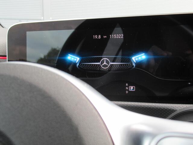 Mercedes-Benz A-KLASSE 180 Business Solution AMG | Virtual cockpit | Apple Carplay/Android | Camera | Donker glas